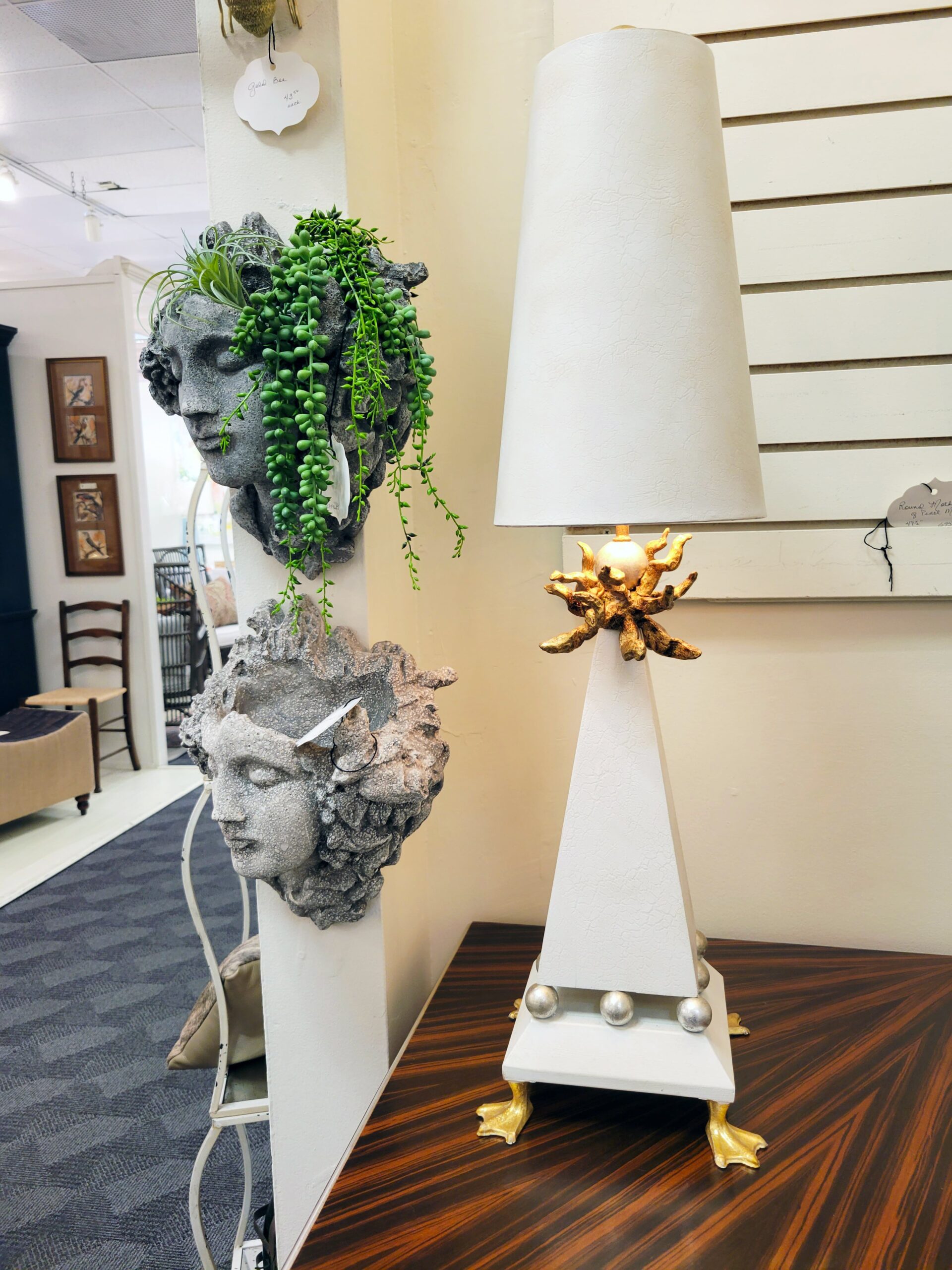 decorative lamp with roman statue planters